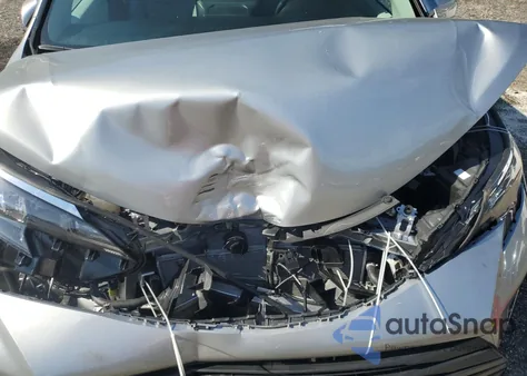 2025 Toyota Sienna Le z USA, uszkodzony, nr VIN 5TDKRKEC7SS226629